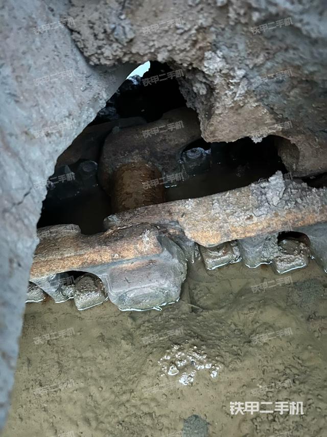 右驅(qū)動(dòng)輪（行走機(jī)構(gòu)）