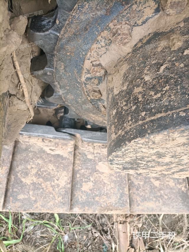 左驅(qū)動輪（行走機(jī)構(gòu)）