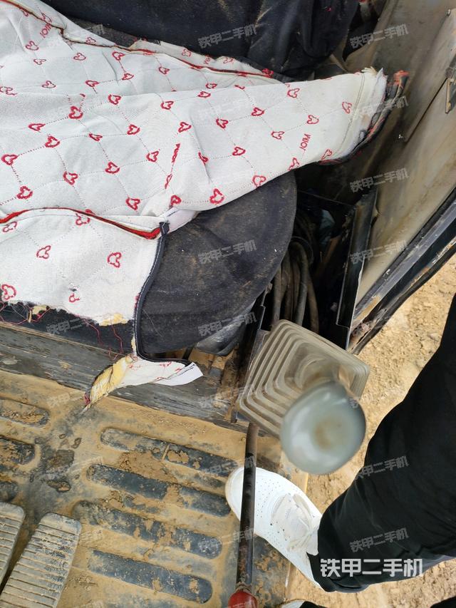 座椅左側(cè)控制臺(tái)/音響/含左手柄（駕駛室部分）