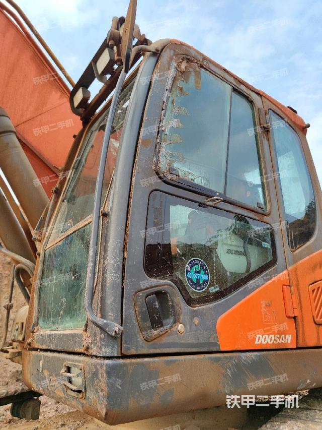 駕駛室左前45度（駕駛室部分）