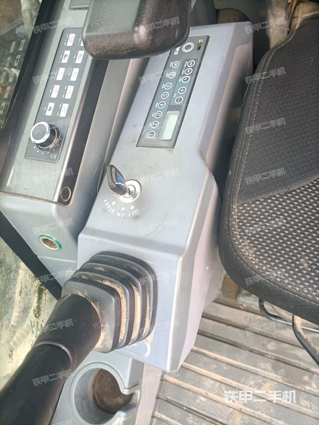 座椅右側(cè)控制臺/鑰匙門/油門/含右手柄（駕駛室部分）