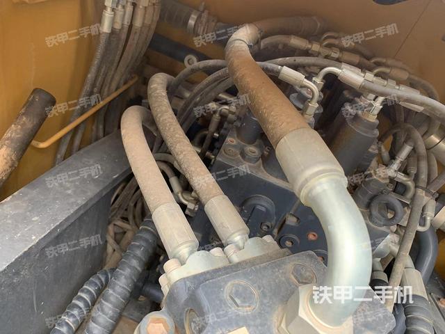 回轉(zhuǎn)馬達(dá)和主控閥（整機(jī)外觀）