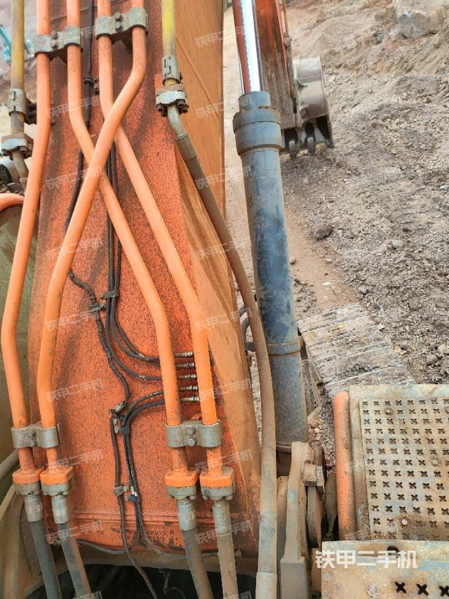 大臂背部俯視（工作和回轉(zhuǎn)裝置）