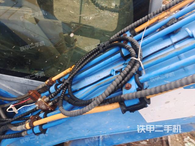 大臂根部?斜（工作和回轉(zhuǎn)裝置）