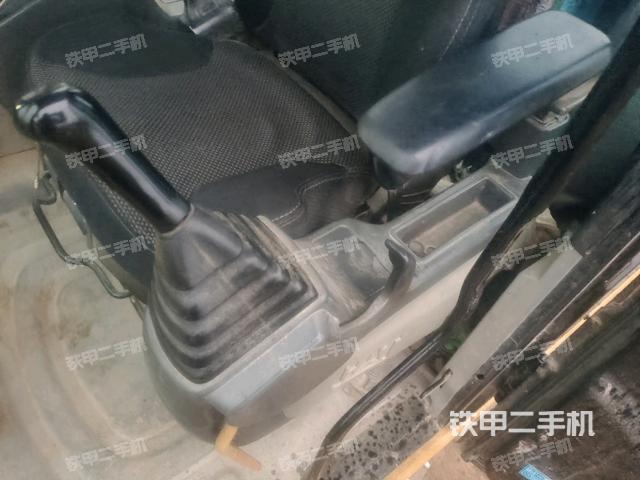 座椅右側(cè)控制臺(tái)/鑰匙門/油門/含右手柄(駕駛室部分) 座椅右側(cè)控制臺(tái)/鑰匙門/油門/含右手柄(駕駛室部分)