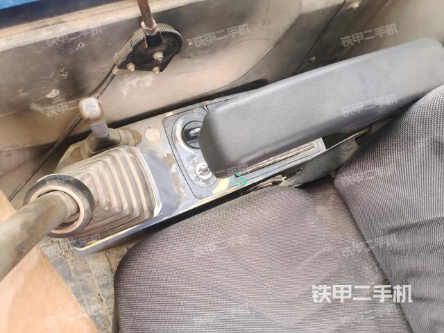 座椅左側(cè)控制臺(tái)/音響/含左手柄（駕駛室部分）