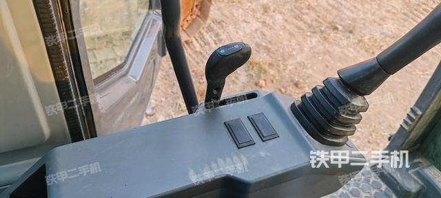 座椅左側(cè)控制臺/音響/含左手柄（駕駛室部分）