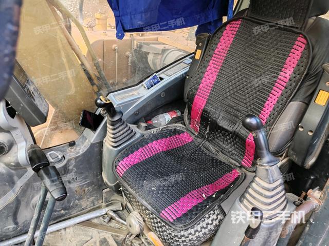 后窗玻璃角標（駕駛室部分）