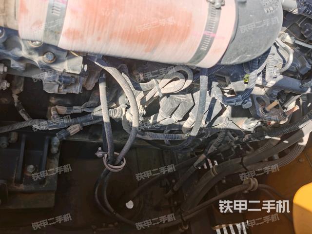 散熱器正面(大件艙室) 散熱器正面(大件艙室)