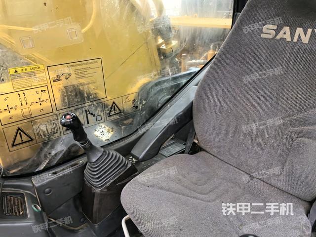 后窗玻璃角標(biāo)（駕駛室部分）