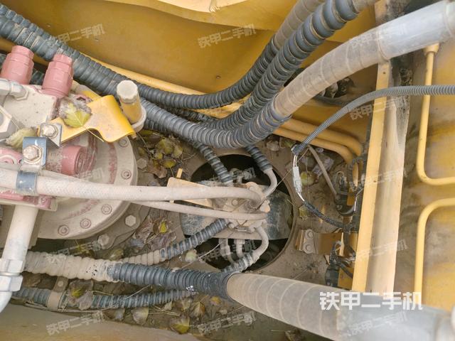 中央回轉(zhuǎn)接頭特寫（上車部件）