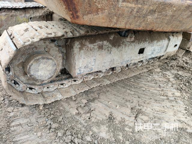 右側(cè)履帶整體?（行走機(jī)構(gòu)）