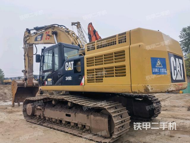 駕駛室頂部(整機(jī)外觀) 駕駛室頂部(整機(jī)外觀)