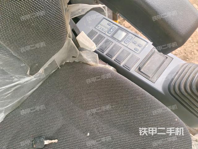 座椅左側(cè)控制臺(tái)/音響/含左手柄（駕駛室部分）