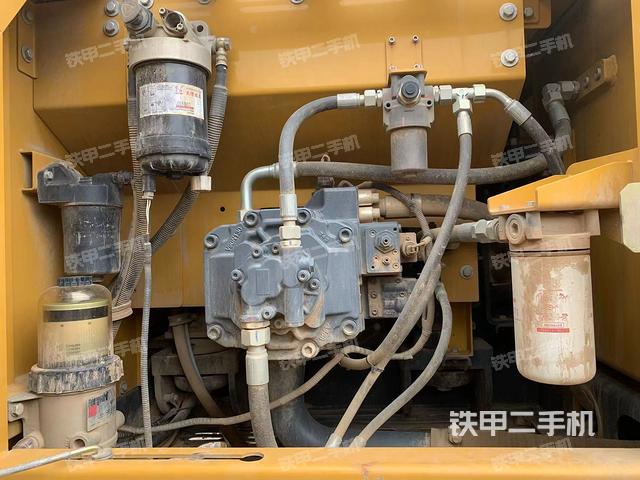 液壓泵艙室正面整體（整機(jī)外觀）