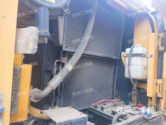散熱器正面(大件艙室) 散熱器正面(大件艙室)