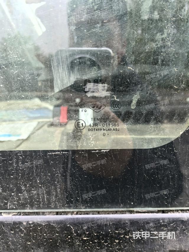 左后方玻璃角標（駕駛室部分）