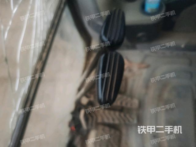 左后方玻璃角標(biāo)(駕駛室部分) 左后方玻璃角標(biāo)(駕駛室部分)