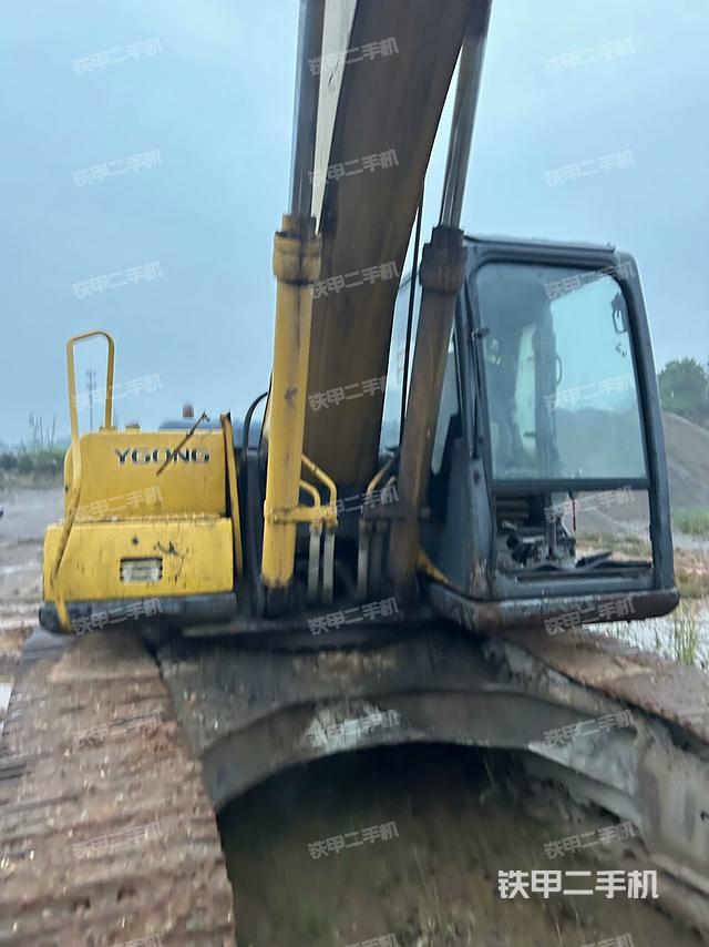 大臂油缸整體?豎拍（工作和回轉(zhuǎn)裝置）