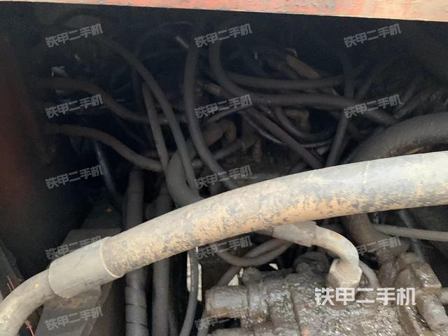 回轉(zhuǎn)馬達(dá)和主控閥（整機(jī)外觀）