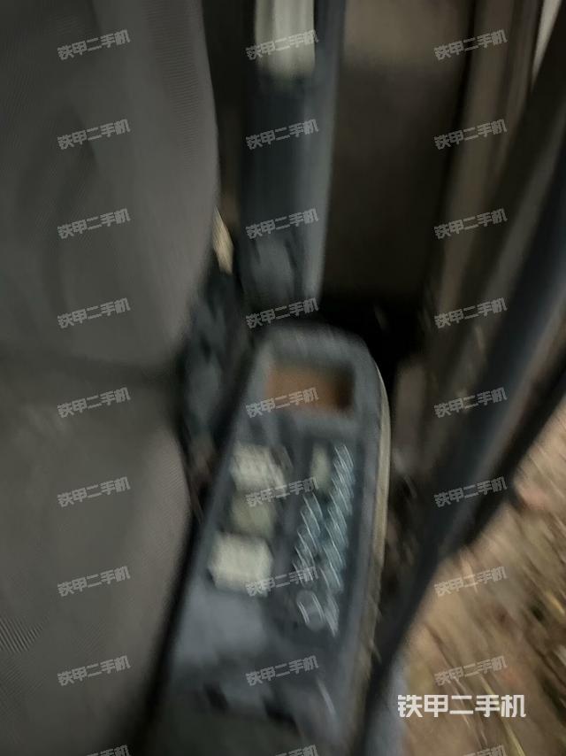 座椅左側(cè)控制臺(tái)/音響/含左手柄（駕駛室部分）