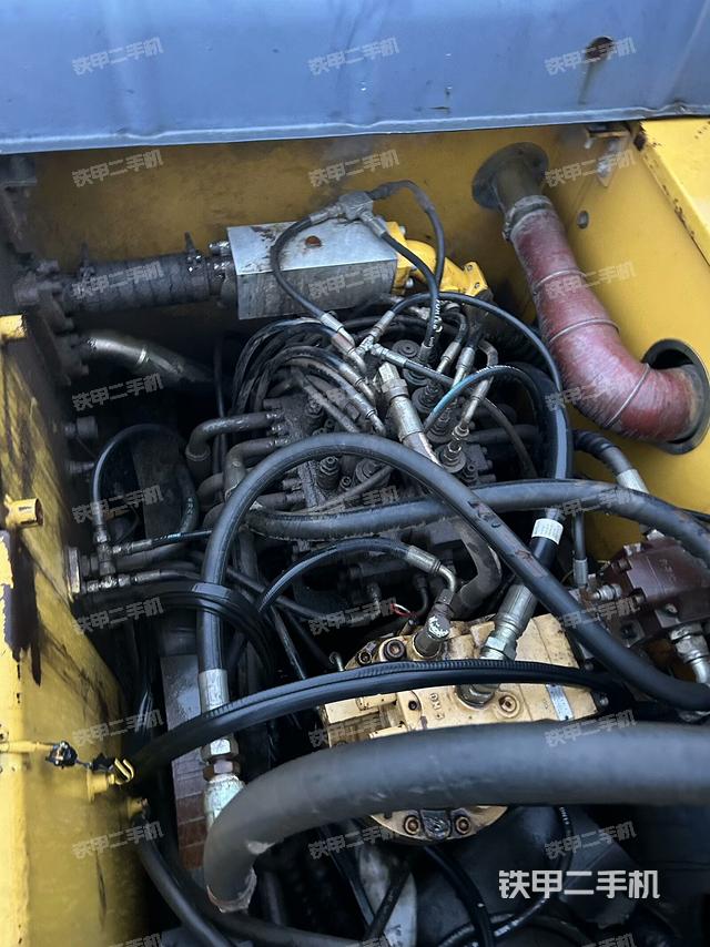 中央回轉(zhuǎn)接頭特寫（上車部件）