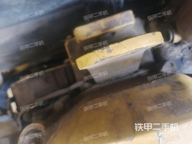 氣門(mén)室蓋螺絲特寫(xiě)（上車部件）