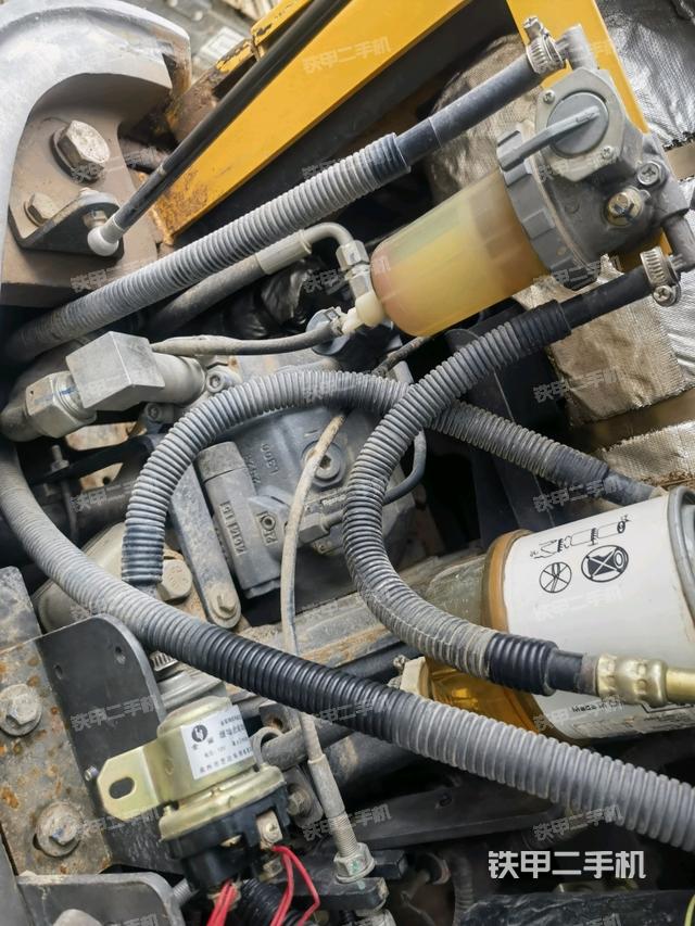 液壓泵艙室正面整體(整機(jī)外觀) 液壓泵艙室正面整體(整機(jī)外觀)