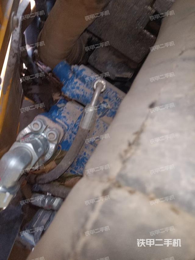 液壓泵艙室正面整體（整機(jī)外觀）