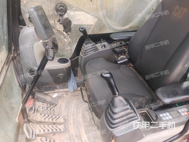 右側(cè)玻璃角標(biāo)（駕駛室部分）