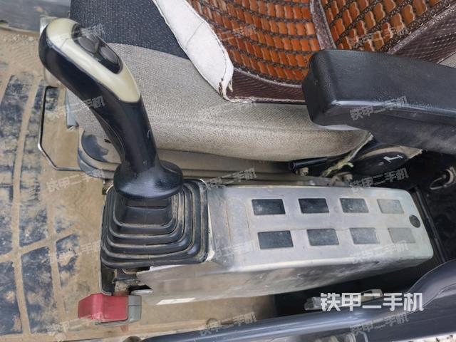 座椅左側(cè)控制臺(tái)/音響/含左手柄(駕駛室部分) 座椅左側(cè)控制臺(tái)/音響/含左手柄(駕駛室部分)