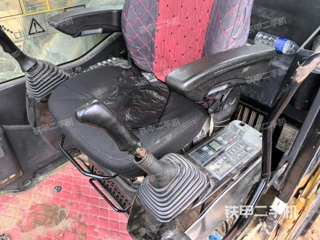 座椅右側(cè)控制臺(tái)/鑰匙門/油門/含右手柄（駕駛室部分）