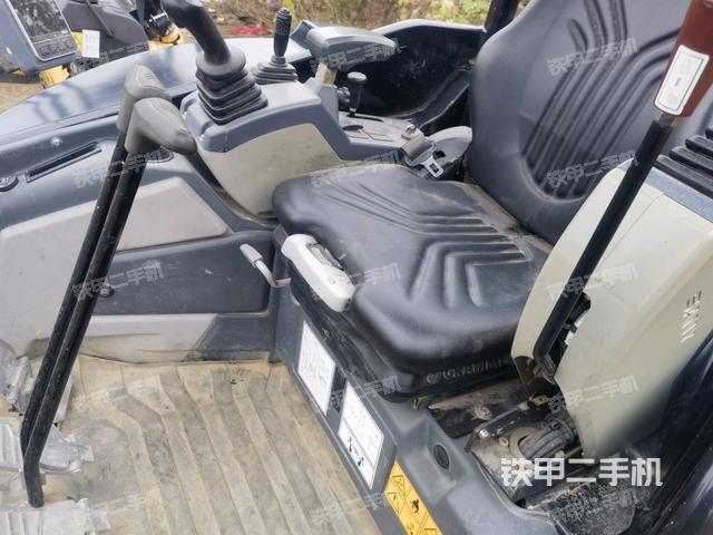 駕駛室整體（整機(jī)外觀）