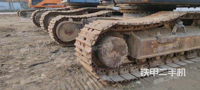 右驅(qū)動輪（行走機(jī)構(gòu)）