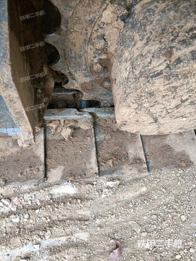 右驅(qū)動輪（行走機構(gòu)）