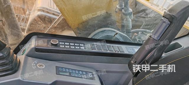 座椅右側(cè)控制臺/鑰匙門/油門/含右手柄（駕駛室部分）