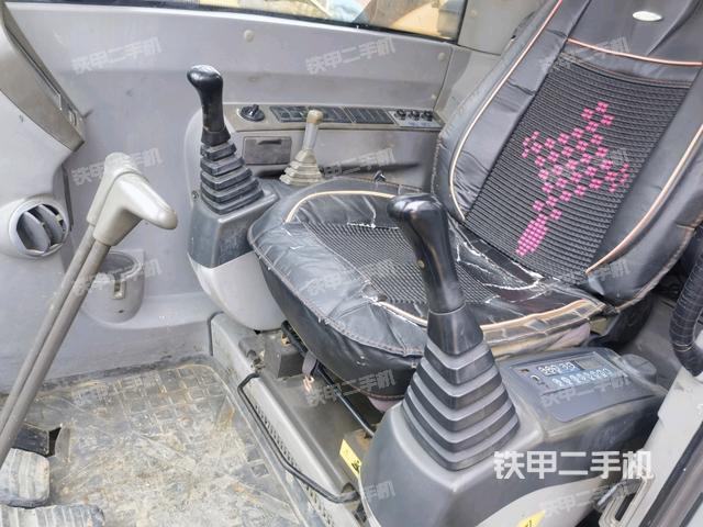 駕駛室整體(整機外觀) 駕駛室整體(整機外觀)