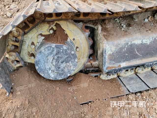 右驅(qū)動輪（行走機構(gòu)）