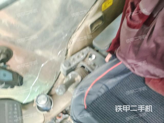 左后方玻璃角標(biāo)(駕駛室部分) 左后方玻璃角標(biāo)(駕駛室部分)