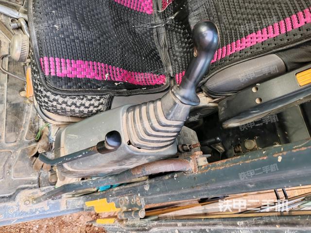 座椅左側(cè)控制臺/音響/含左手柄（駕駛室部分）