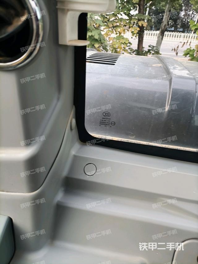 后窗玻璃角標(biāo)（駕駛室部分）