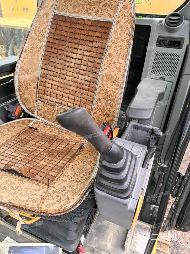 座椅左側(cè)控制臺/音響/含左手柄（駕駛室部分）