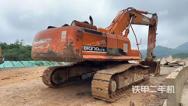 整機右后45°(整機外觀) 整機右后45°(整機外觀)