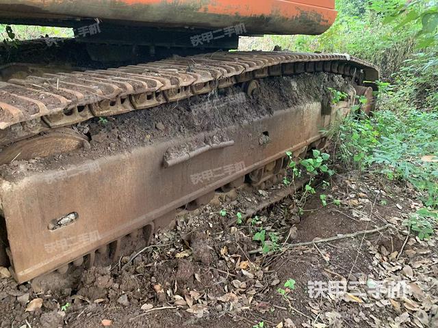 單側(cè)履帶整體(整機(jī)外觀) 單側(cè)履帶整體(整機(jī)外觀)