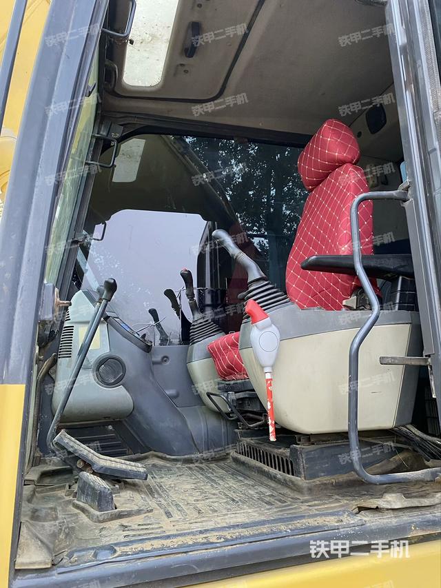 駕駛室整體(整機外觀) 駕駛室整體(整機外觀)
