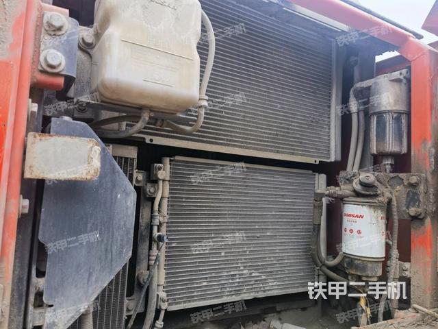 散熱器正面(大件艙室) 散熱器正面(大件艙室)