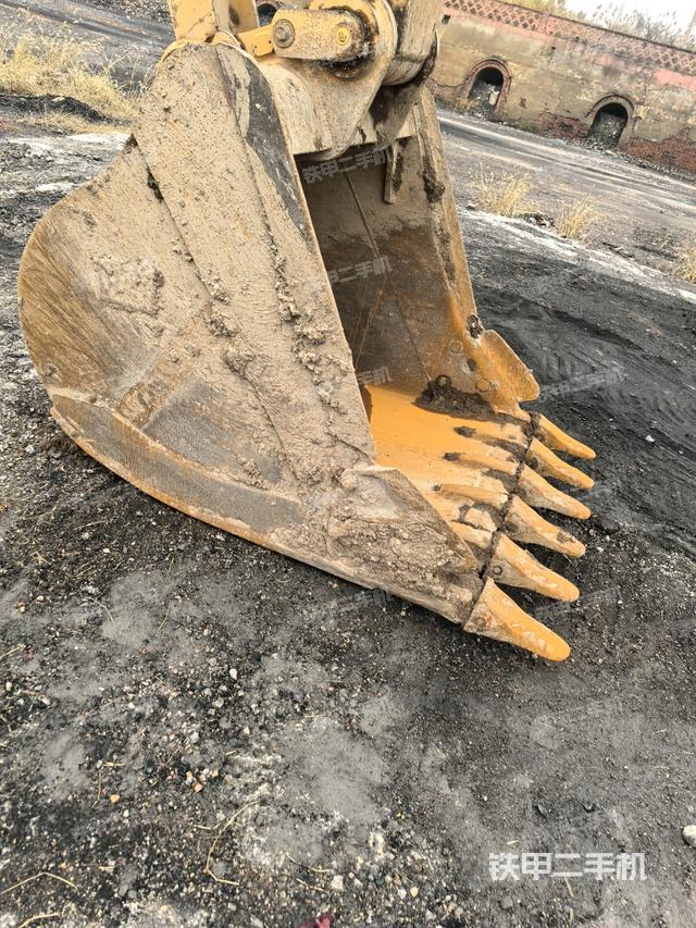 鏟斗右后整體（工作和回轉(zhuǎn)裝置）