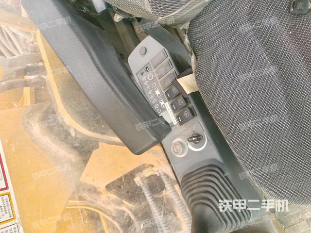 座椅右側(cè)控制臺(tái)/鑰匙門/油門/含右手柄（駕駛室部分）