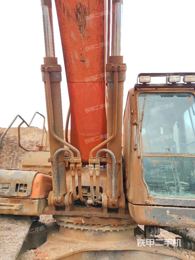 大臂油缸整體?豎拍（工作和回轉(zhuǎn)裝置）