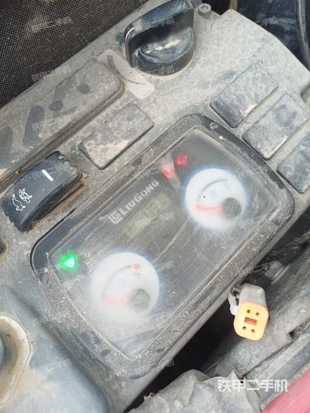 駕駛室整體（整機(jī)外觀）